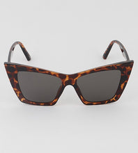 Cargar imagen en el visor de la galería, Call Me Cateye sunglasses

