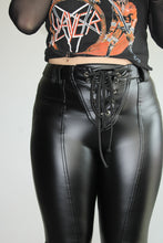 Lade das Bild in den Galerie-Viewer, Dreamfire - The Vixen Kunstlederhose zum Schnüren
