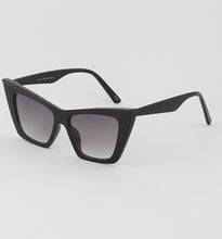 Cargar imagen en el visor de la galería, Call Me Cateye sunglasses
